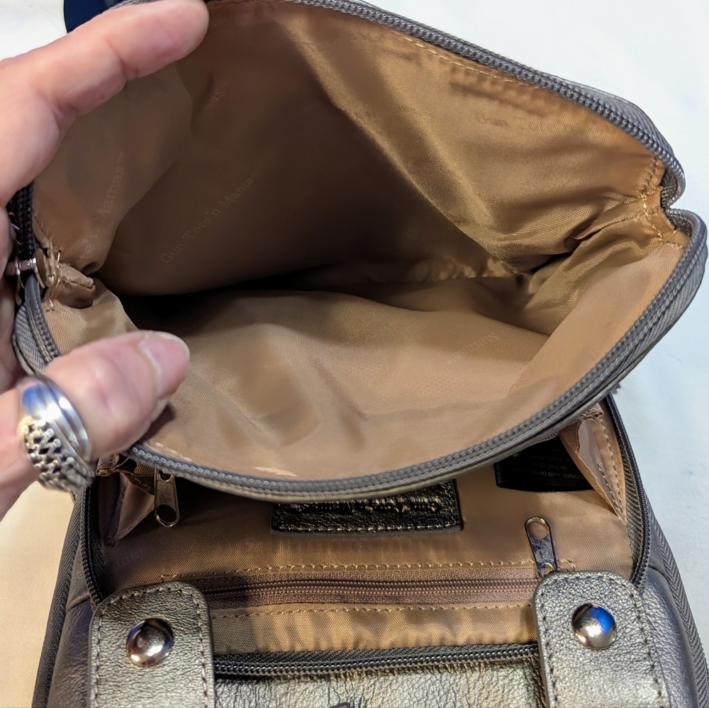 Gun Tote'n Mama G Metallic Leather Crossbody Concealed Carry Purse - Picture 12 of 12